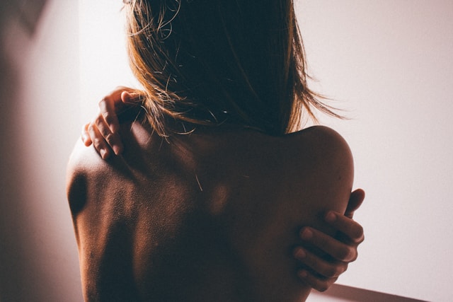 woman with muscle spasms in back